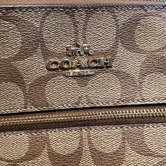 Coach Purse - Rowan File Bag In Signature Canvas - Like NEW! - Picture 9 of 9
